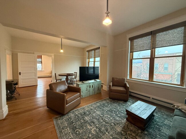 Building Photo - Stunning 2-Bedroom Downtown Hamilton Apartment — Modern Comfort Meets Historic Charm