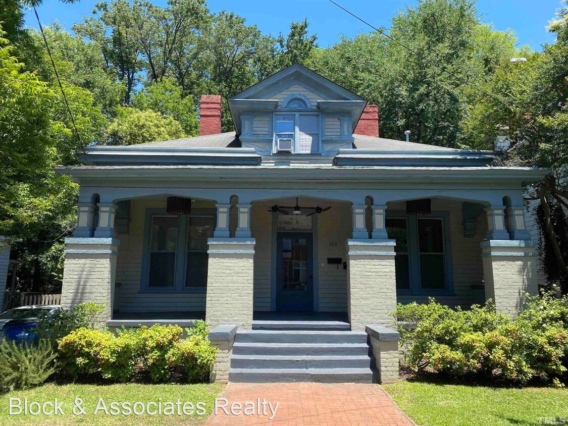 Primary Photo - 2 br, 2 bath House - 209 E Peace Street
