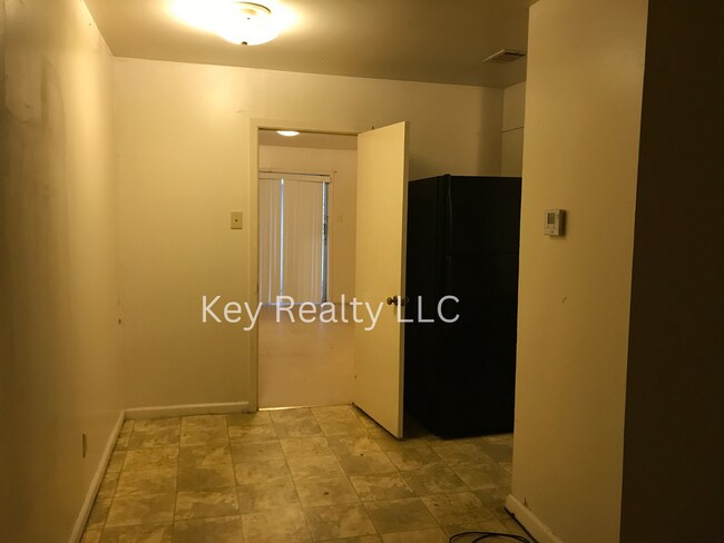 Building Photo - 913 - B College Drive - Pineville