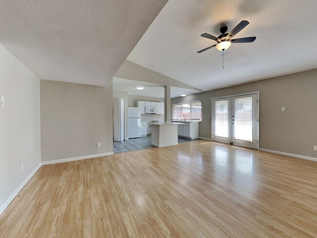 Building Photo - 502 Ivy