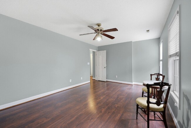 Building Photo - Three-Bedroom Home with Pool in Garner