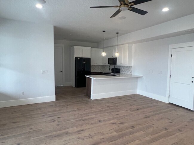 Foto del edificio - Brand New Basement Appartment