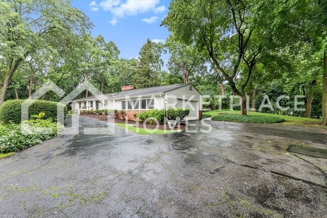 Foto del edificio - 6493 Thorncrest Dr