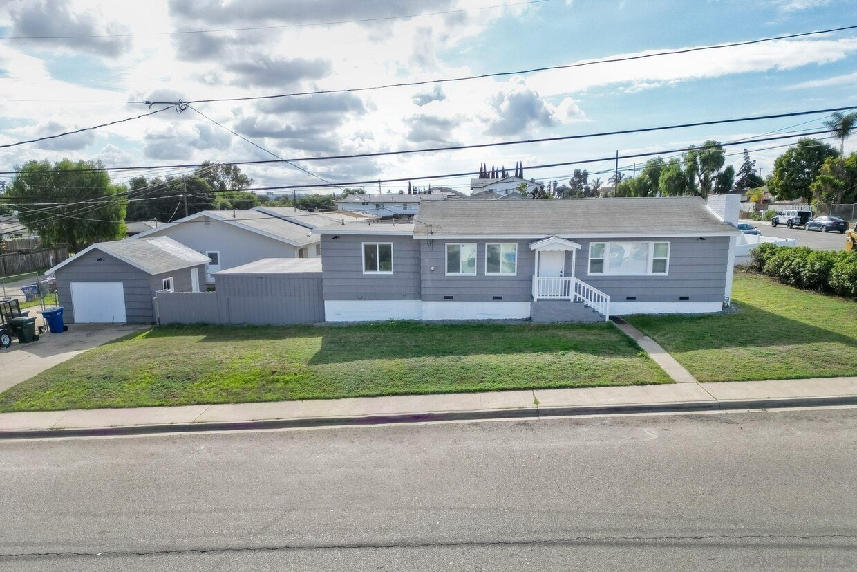 Primary Photo - 1353 Donax Ave