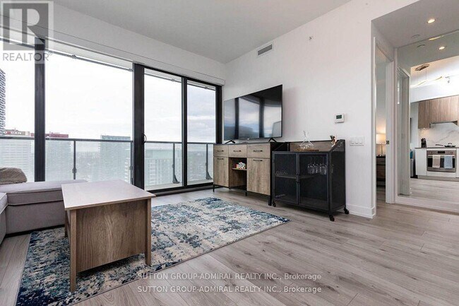 Building Photo - 161 Roehampton Ave