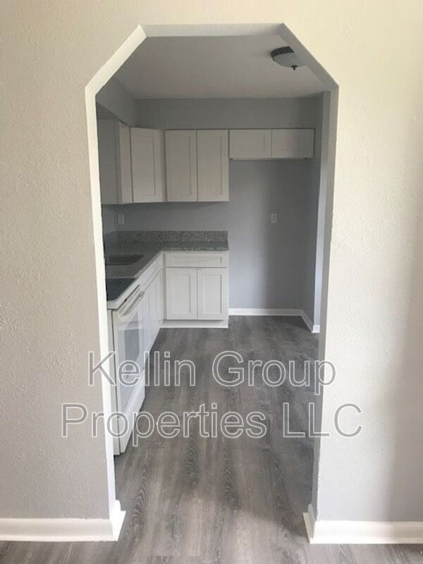 Foto del edificio - 1027 N Brunnell Pkwy