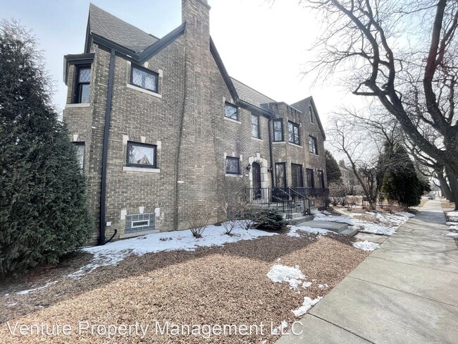 Building Photo - 4 br, 3.5 bath House - 2474 N Lake Drive