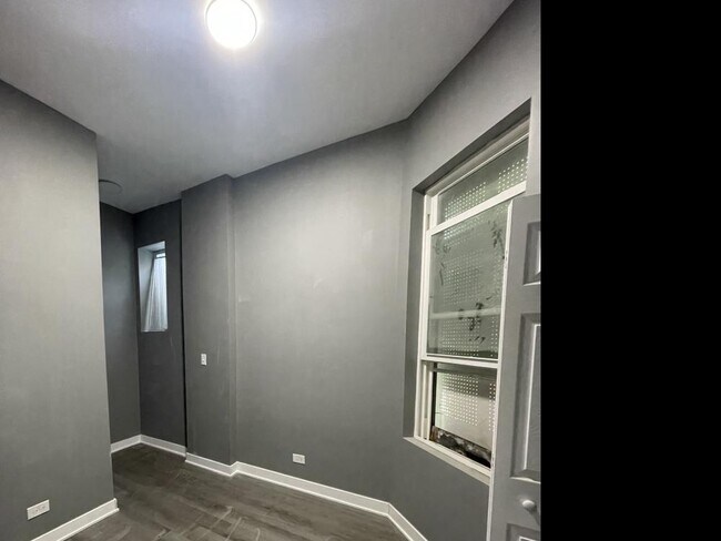 Foto del edificio - 2 bedroom in Chicago IL 60623