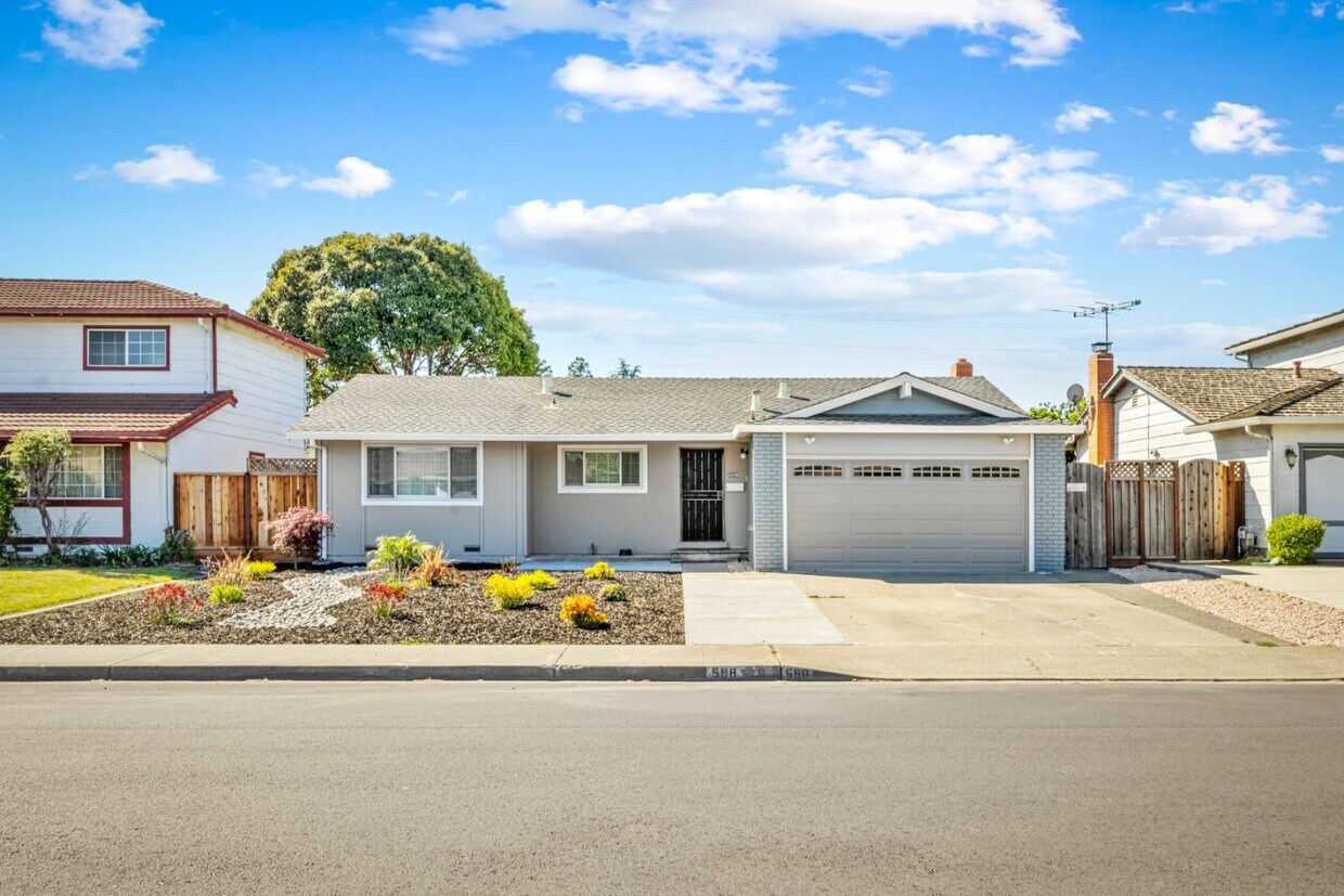 Primary Photo - 598 Oakwood Dr