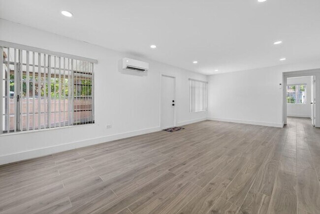 Building Photo - 326 191st St