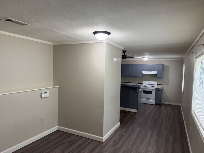Foto del edificio - 2 Bed 1 Bath Duplex