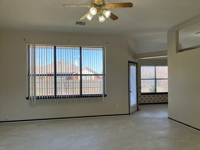 Building Photo - 16300 Seminole Dr