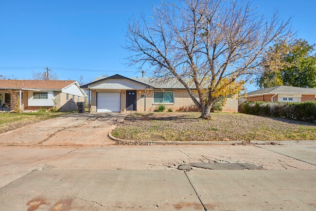 Photo - 1404 N Nail Pky House