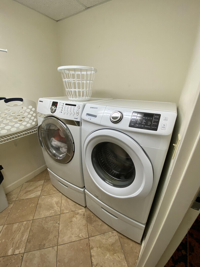 Laundry Available for 3rd Floor Tenants - 145 E Magnolia Ave