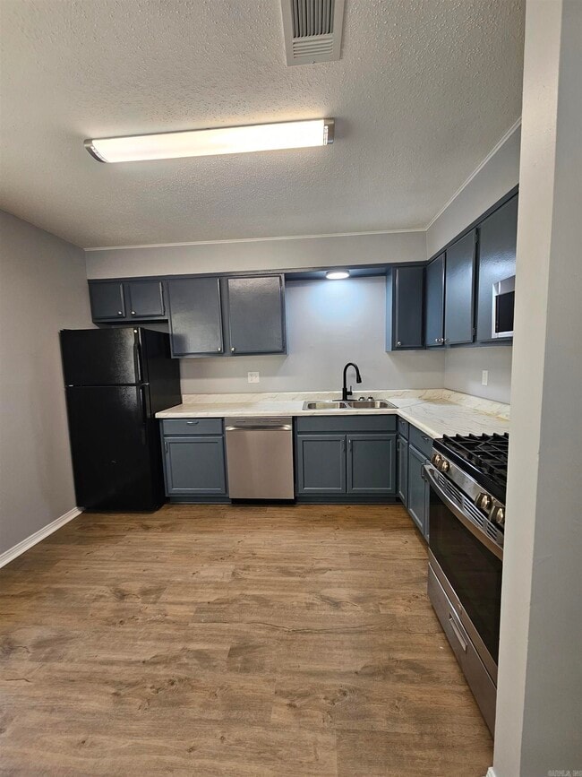 Foto del edificio - 1413 Plummer St