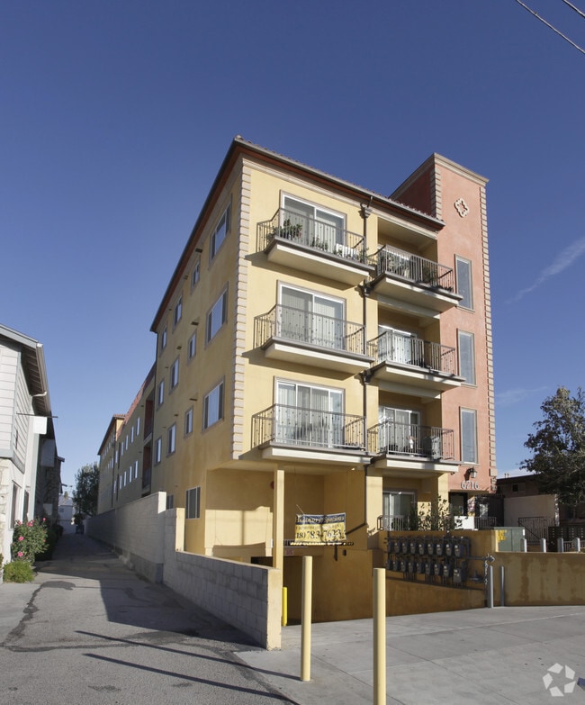 Building Photo - 6716 Vineland Ave