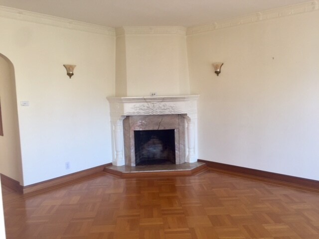 Decorative Fireplace - 808 Arkansas St