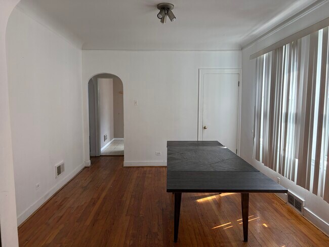 Foto del edificio - 5543 N Spaulding Ave