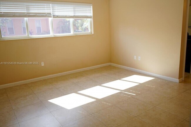 Foto del edificio - 10701 SW 77th Ct