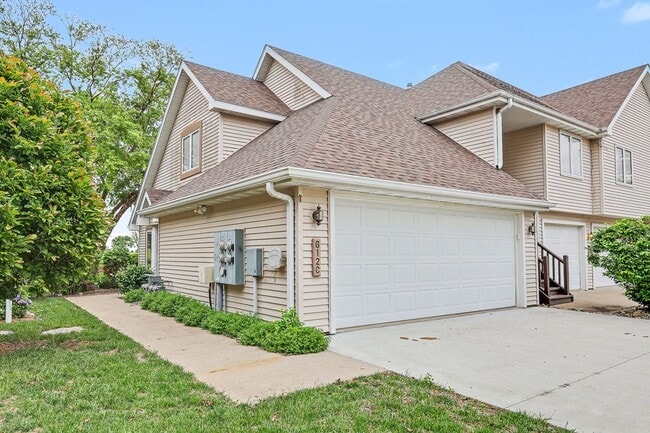 Building Photo - 612 Bos Landen Dr