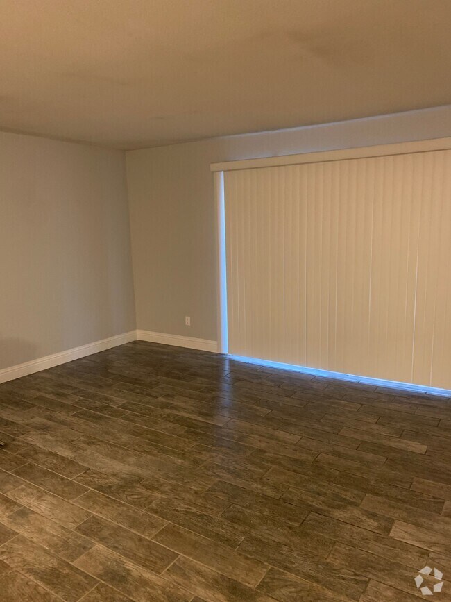 Huntington Homes Park Student Apartments for Rent Fresno, CA 1