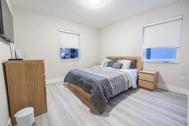Foto del edificio - 240 SW 71st Ave