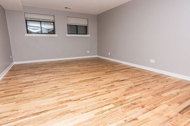 Foto del edificio - 6133 S Indiana Ave