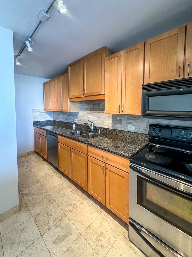 Building Photo - 1660 N La Salle Dr