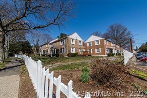 Foto del edificio - 122 Sunnyridge Ave