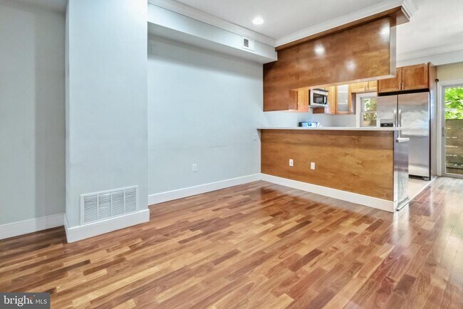 Foto del edificio - 2140 Pemberton St