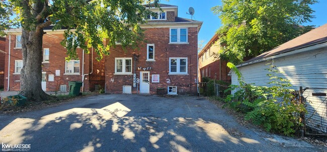 Building Photo - 914 Beaconsfield Ave