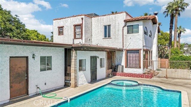 Building Photo - 3098 N Arrowhead Ave
