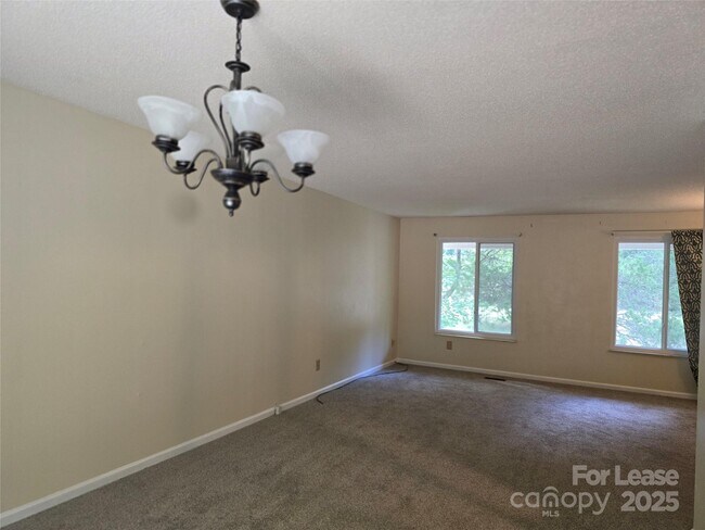 Building Photo - 634 Sweetgum Ln