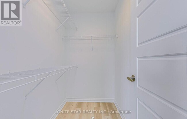 Building Photo - 3038 Merrick Rd