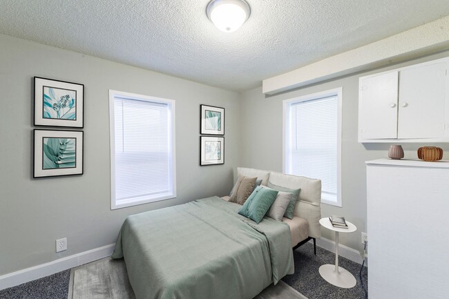 Building Photo - 238 N Irving Ave