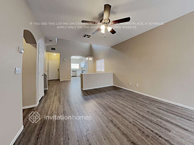 Foto del edificio - 5894 Crumbling Ridge St