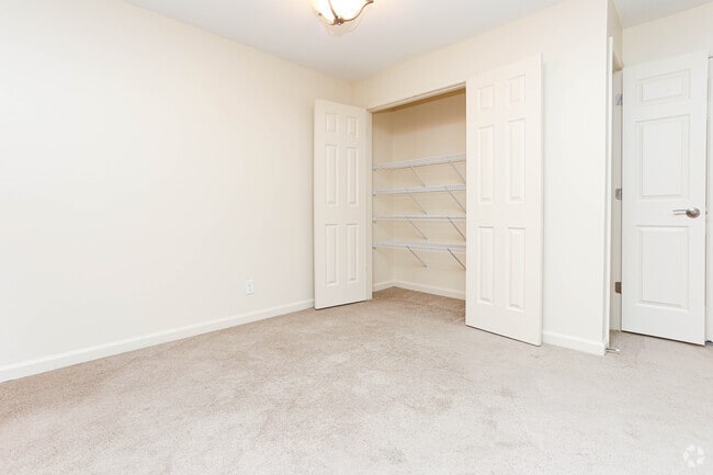 2BR, 1BA - 801 SF - Dining Area - Markwell Village