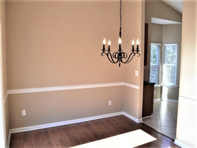 Building Photo - 403 Goldenrain Way