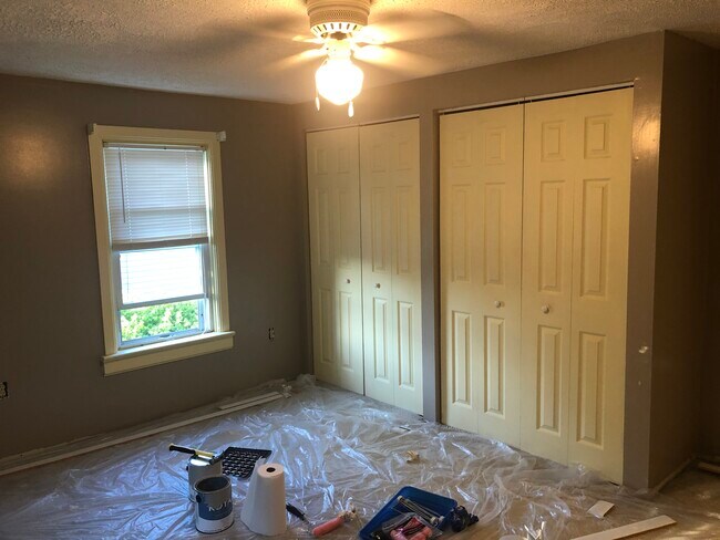 Dormitorio grande: cama doble/queen - 956 Bedford St