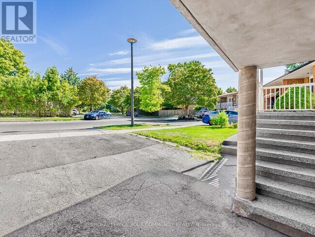 Building Photo - 14 Roseville Dr