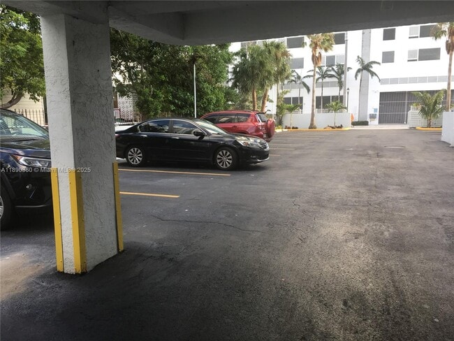 Foto del edificio - 395 NE 21st St