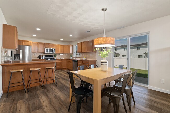Building Photo - 1610 N Corbin Ln