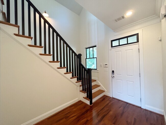 Building Photo - 184 Wingo St