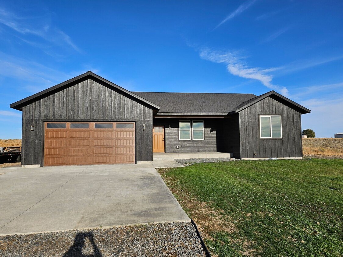 Foto principal - 4 bed 2 bath New Build in McConihe area cl...