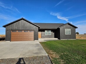 Building Photo - 7791 Stonecrest Rd NE