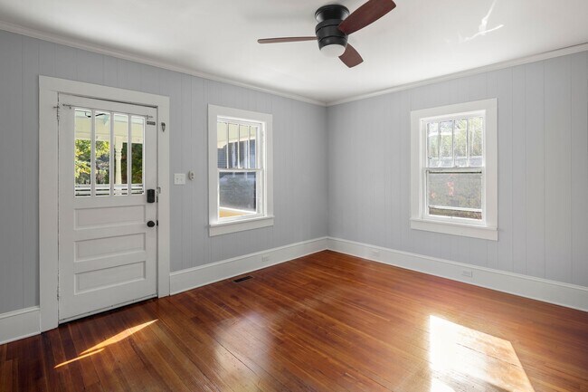 Building Photo - Absolutely Adorable Montford Cottage - One...