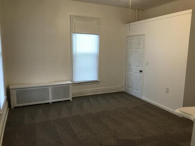 Foto del edificio - 422 E Market St