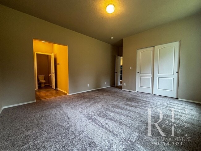 Building Photo - Charming 3-Bedroom Home in Quiet Gig Harbo...