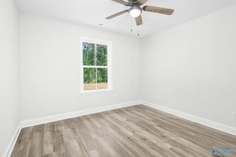 Building Photo - 335 Maple Cir