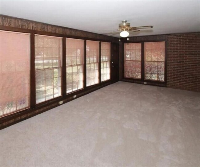 Foto del edificio - 4754 Winthrop Dr